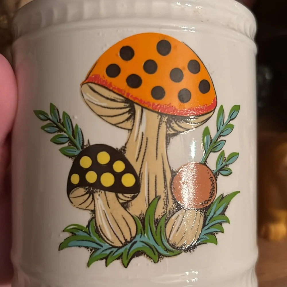 Ceramic  4” Canister Merry Mushroom 1982 by Sears - Picture 10 of 10